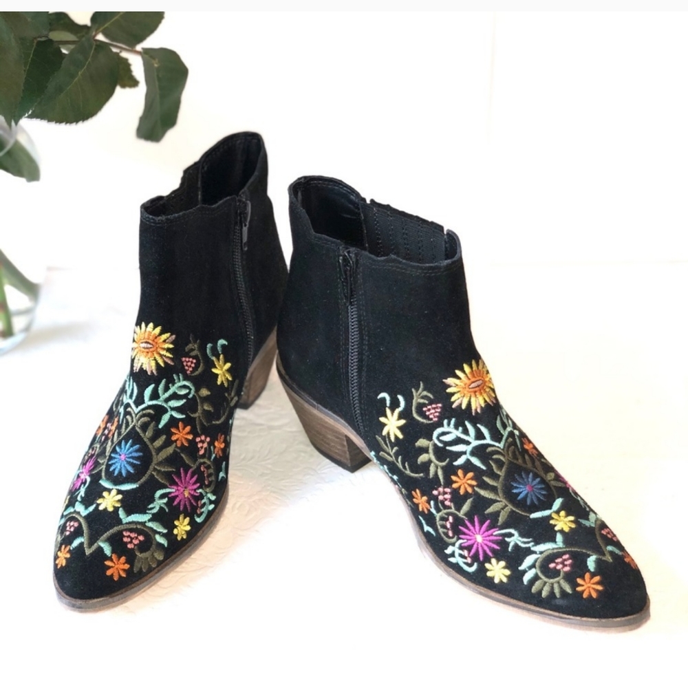 Diba ankle bootie